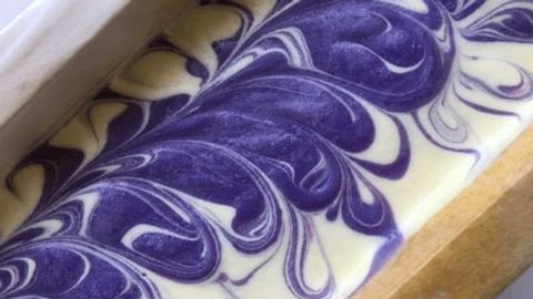 Pigments et paillettes de qualité cosmétique pour savons saponifiés à froid