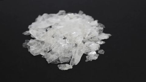 Le mica synthétique dans les cosmétiques : pourquoi de plus en plus de marques abandonnent les sources naturelles